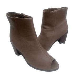 Breckelle’s Brown Peep Toe Chunky Heel Ankle Boot Women 8